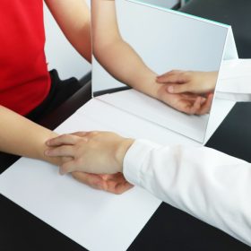 Caja para terapia de espejo